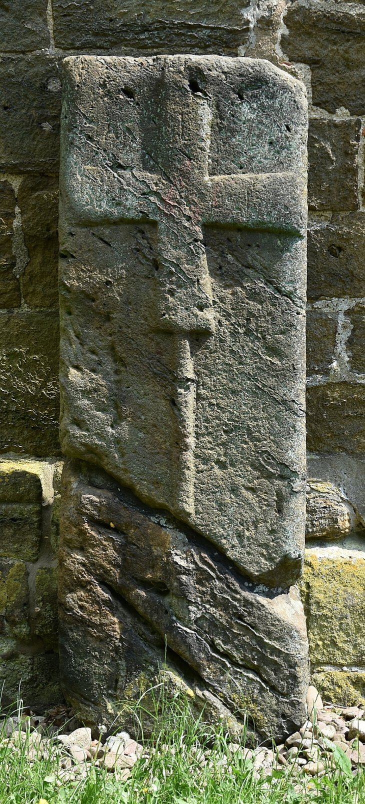 An der Margarethenklus aufgestellter Kreuzstein. Foto: © Johann-Sebastian Kühlborn 2018 / GeFAO e. V. An der Margarethenklus aufgestellter Kreuzstein. Foto: © Johann-Sebastian Kühlborn 2018 / GeFAO e. V.