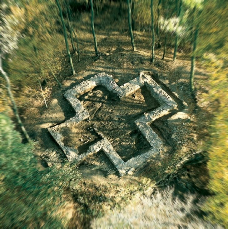 Die Fundamente der Kreuzkirche im Luftzbild.