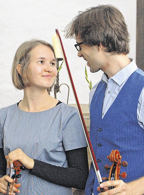 Spannten einen großen Bogen: Nils Biesewig (Bratsche) und Anna Marila (Violine) spielten mal kontemplativ, mal rasant.