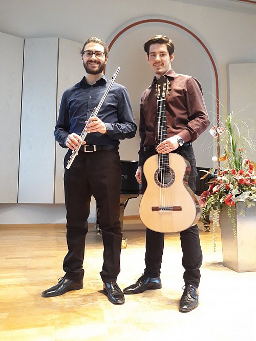 Der Flötist Polychronis Karamatidis und der Gitarrist Matei Rusu eröffnen als Duo con Spirito die kleine Reihe der Konzerte in der Margarethenkapelle.