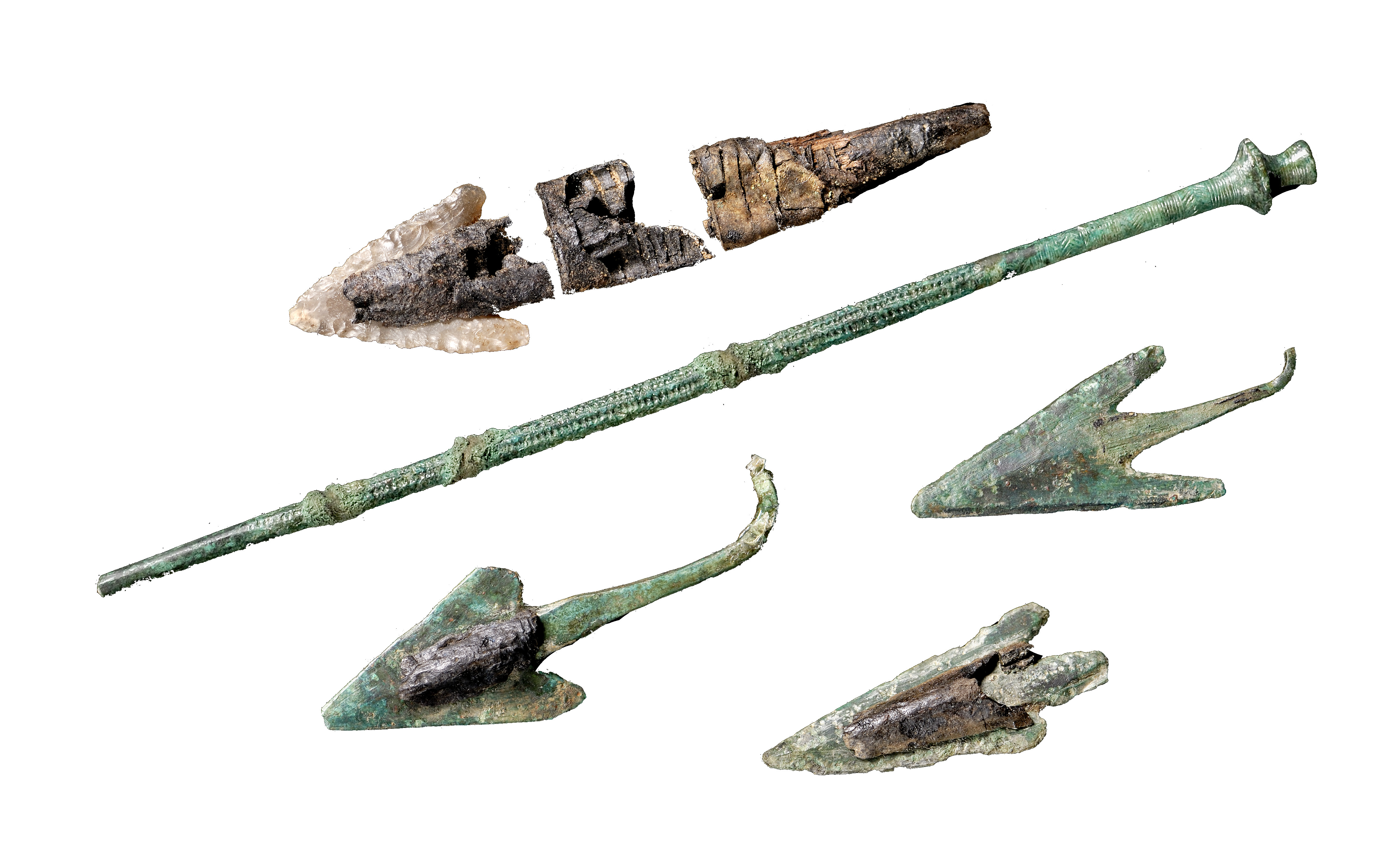 Pfeilspitzen mit Schäftungsresten und Bronzenadel aus Lage-Müssen