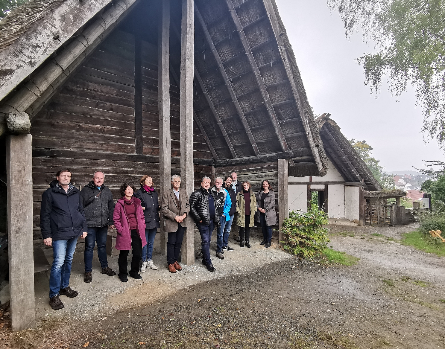 Die Teilnehmer der Mitgliederversammlung 2022 der GeFAO e.V. (v. l.): Dr. Ingo Pfeffer, Dr. Sven Spiong, Ulrike Steinkrüger M.A., Dr. Sybille E. Schneiders, Dr. Johann-Sebastian Kühlborn, Dr. Thomas Janssens, Johannes Werne Glaw M.A., Dr. Ulrich Lehman, Robert Gündchen, Dr. Bettina Tremmel, Diana Wiesner. Es fehlt auf dem Foto Karl Banghard M.A., der das obligatorische Foto gemacht hat.